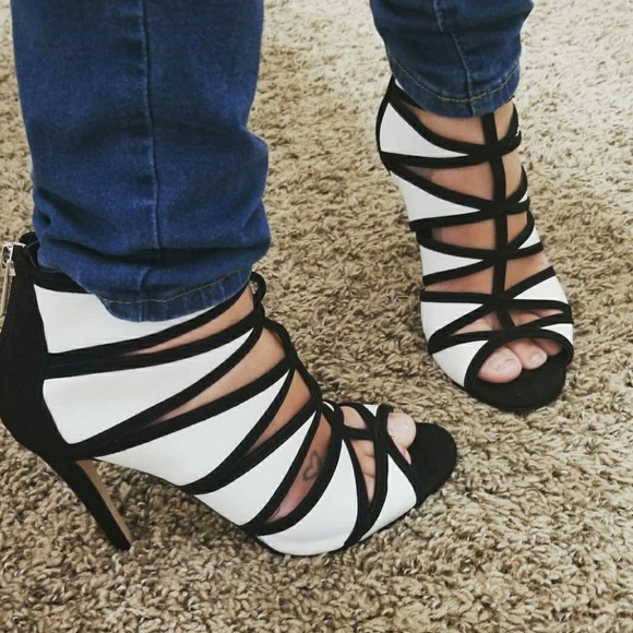 Ivanka Trump Shoes - 6.5M Ivanka Trump 3inch Bootie Heels